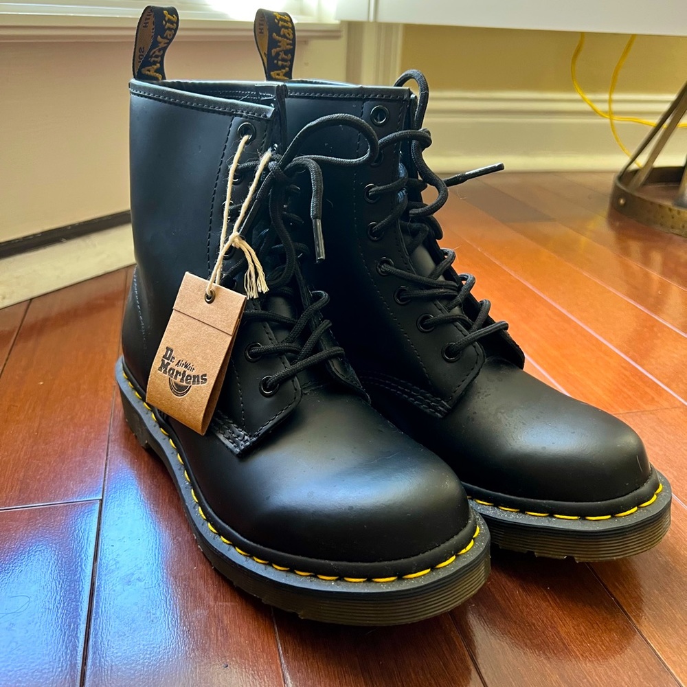 1460 WOMEN'S SMOOTH LEATHER LACE UP BOOTS
